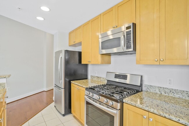 Building Photo - This luxury 2 bedroom condo has phenomenal...