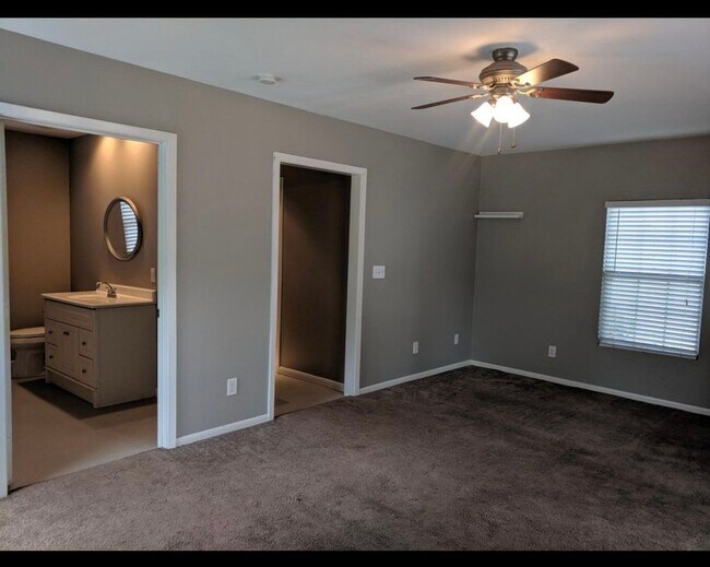 Building Photo - Charming and well-maintained home in the highly desirable Lakewood area of Dallas!