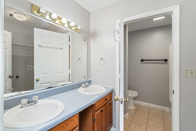 Building Photo - 2603 Louise Ave