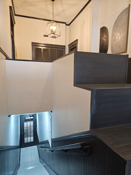 Building Photo - 1012 Love Ave