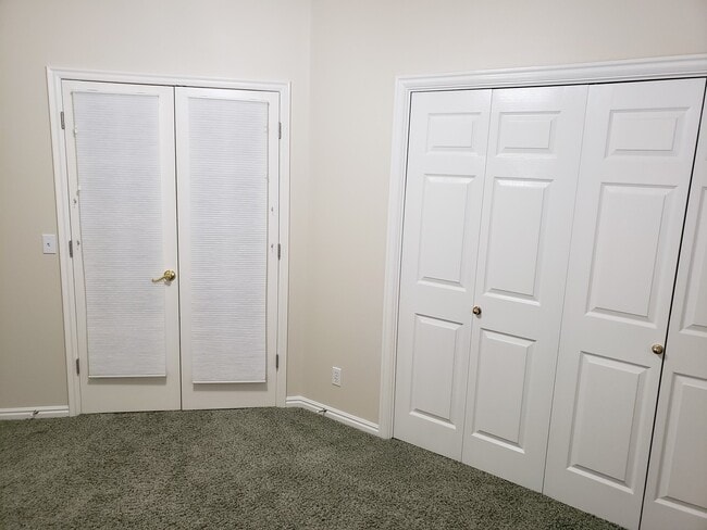 Building Photo - Bright Home with 2 Car Garage