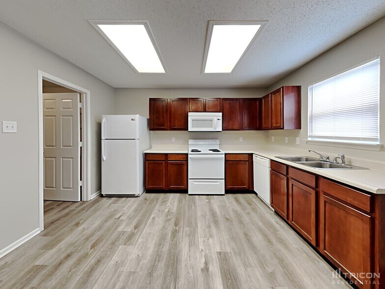 Building Photo - 6572 W Jefferson Ct