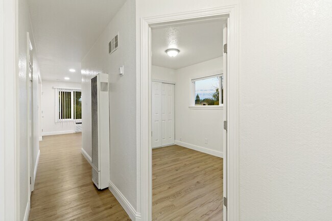 Building Photo - 804-810 Springs Rd