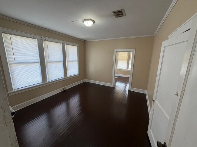 Building Photo - Cute 3 Bedroom Home Off Youree