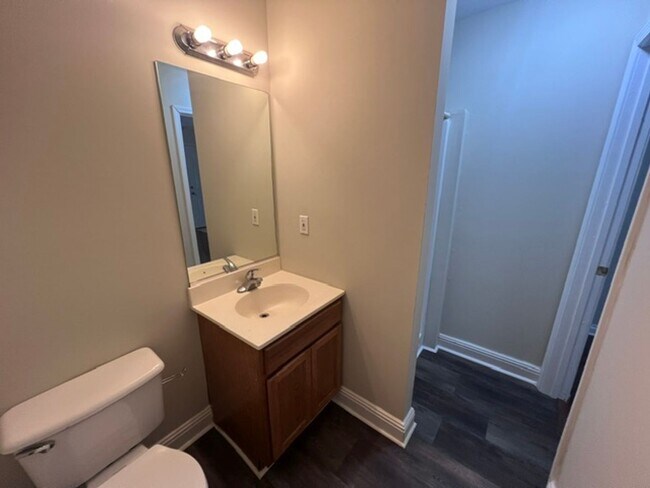 Building Photo - Oak Ridge 37830 - 2 bedroom, 2 bath townho...
