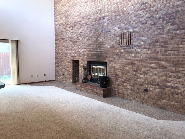 Building Photo - 5292 Cracker Barrel Cir