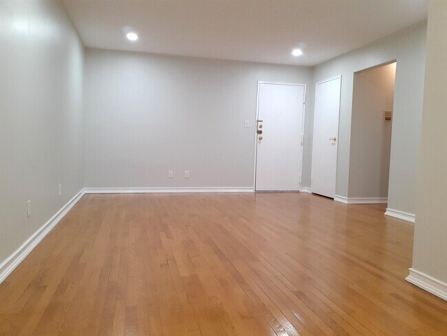 Building Photo - 116 71st St