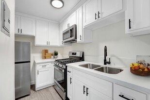 Building Photo - Reseda Apartments