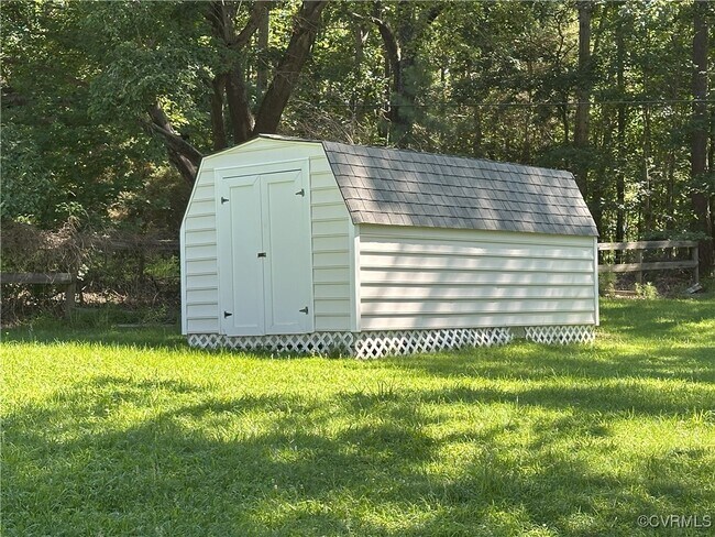 Building Photo - 16421 Chinook Dr