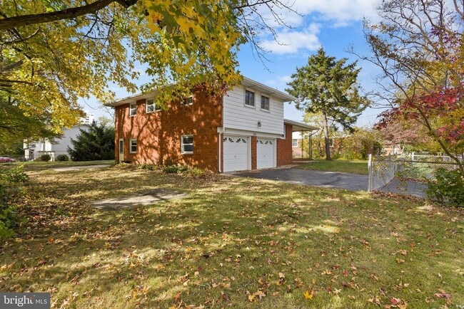 Building Photo - 816 East Dr