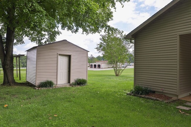 Building Photo - Dresden Home with Carport and Screened-in ...