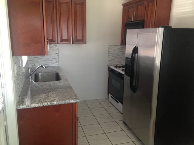 Kitchen - 840 Rose Ave