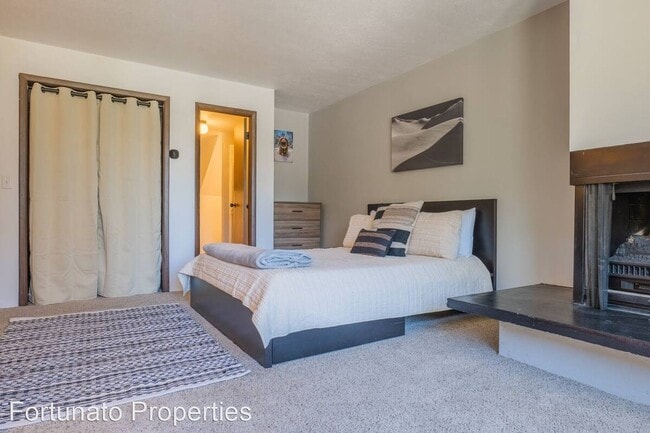 Building Photo - 3 br, 4 bath House - 867 Airport Road Unit 10