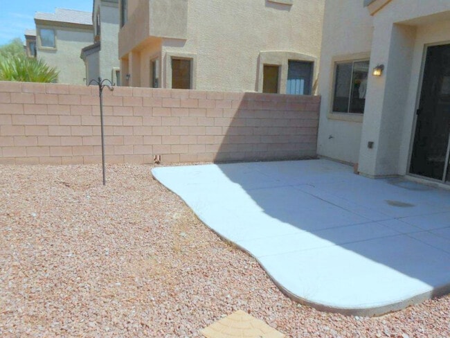 Building Photo - Beautiful Spacious 2 Story Home in Northwest