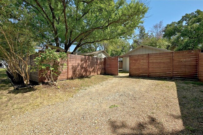 Building Photo - 1203 W 40th St