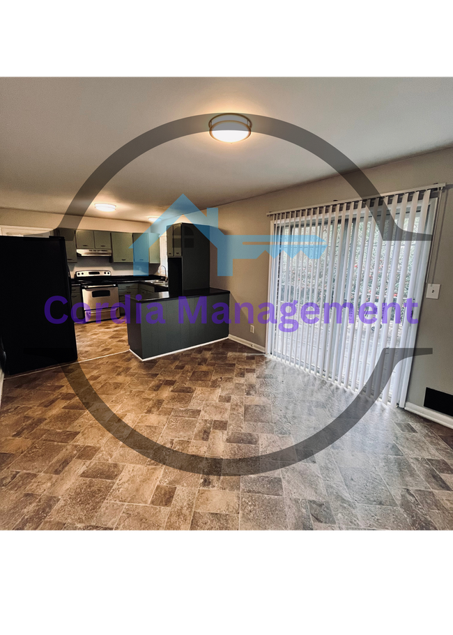 Building Photo - Lovely 3 bedroom 2 Bath with Garden Green Kitchen