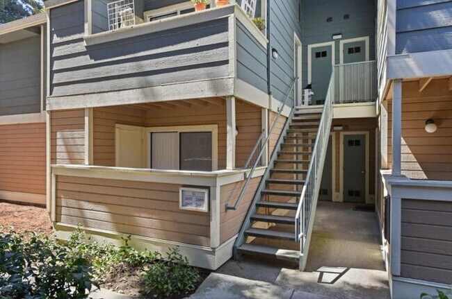 Building Photo - 2695 Somerset Park Cir