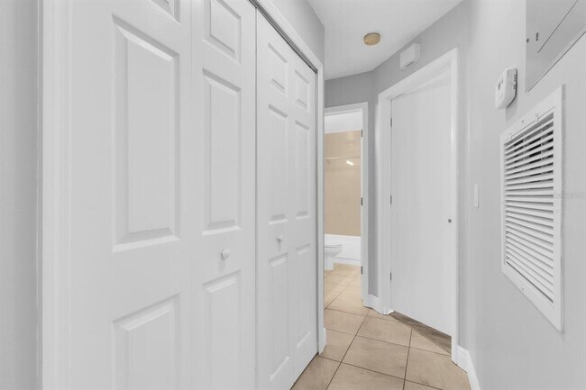 Building Photo - 907 Park Villa Cir