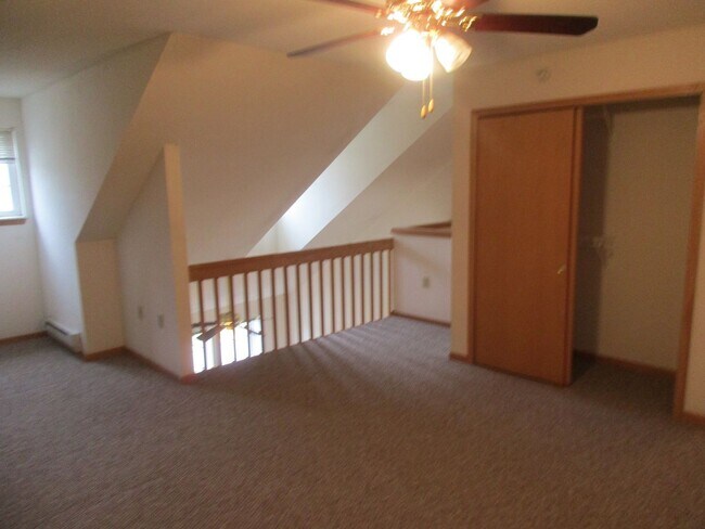 Building Photo - 3 Bedroom, 2 Bath