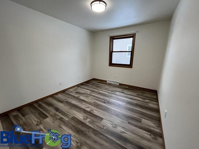 Building Photo - 646 Woodlawn Dr