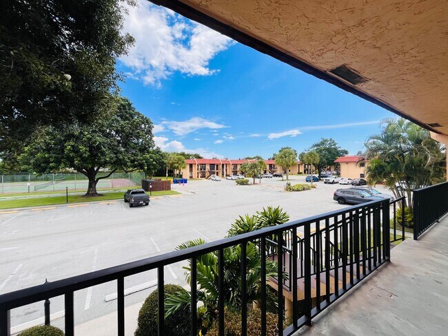 Building Photo - 5985 Forest Hill Blvd