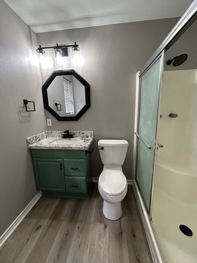 Building Photo - Lakeside Dream Home: Fully Remodeled 4BD/2BA Near Loop 323