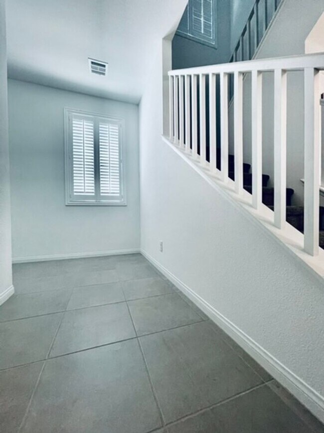 Building Photo - BEAUTIFUL 4 BEDROOM + LOFT HOME LOCATED IN...