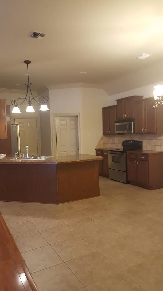 Building Photo - 502 Doloria Dr