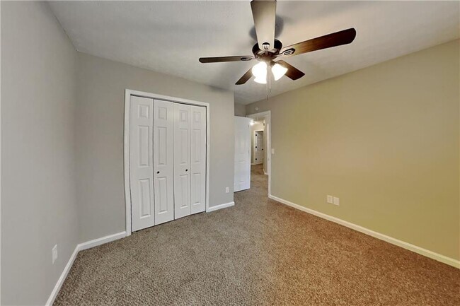 Building Photo - 1719 Silverchase Dr SW