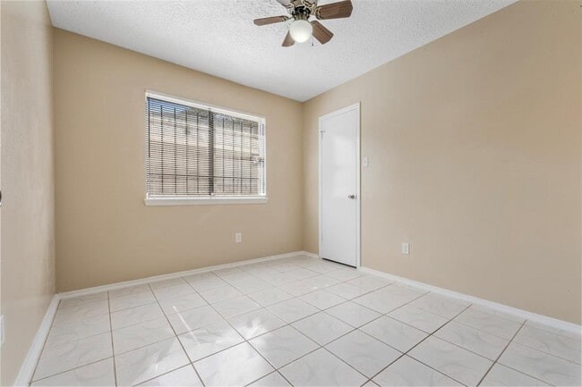 Building Photo - 6631 Villarreal Dr