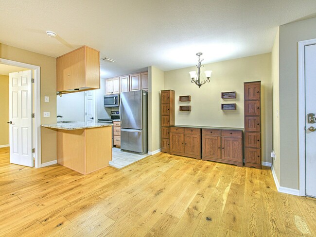 Building Photo - 538 Golden Raintree Pl