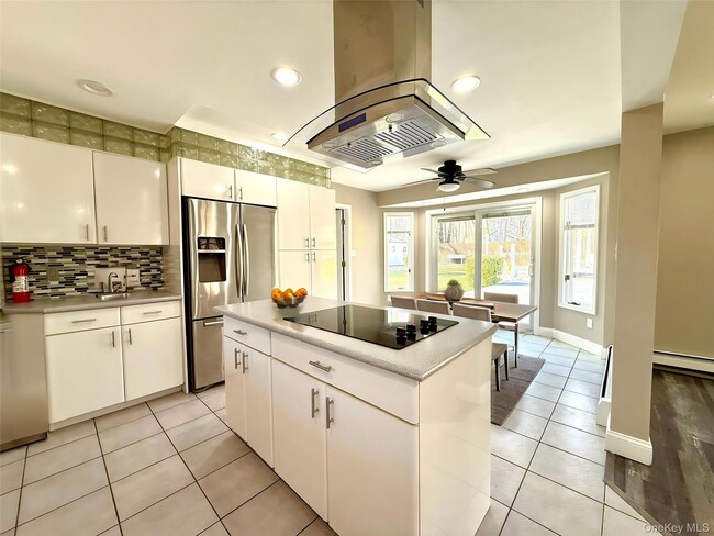 Building Photo - 102 Sycamore Cir