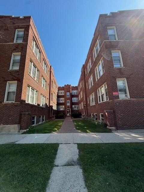 Building Photo - 6977 N Bell Ave