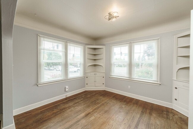 Building Photo - Rushbanks