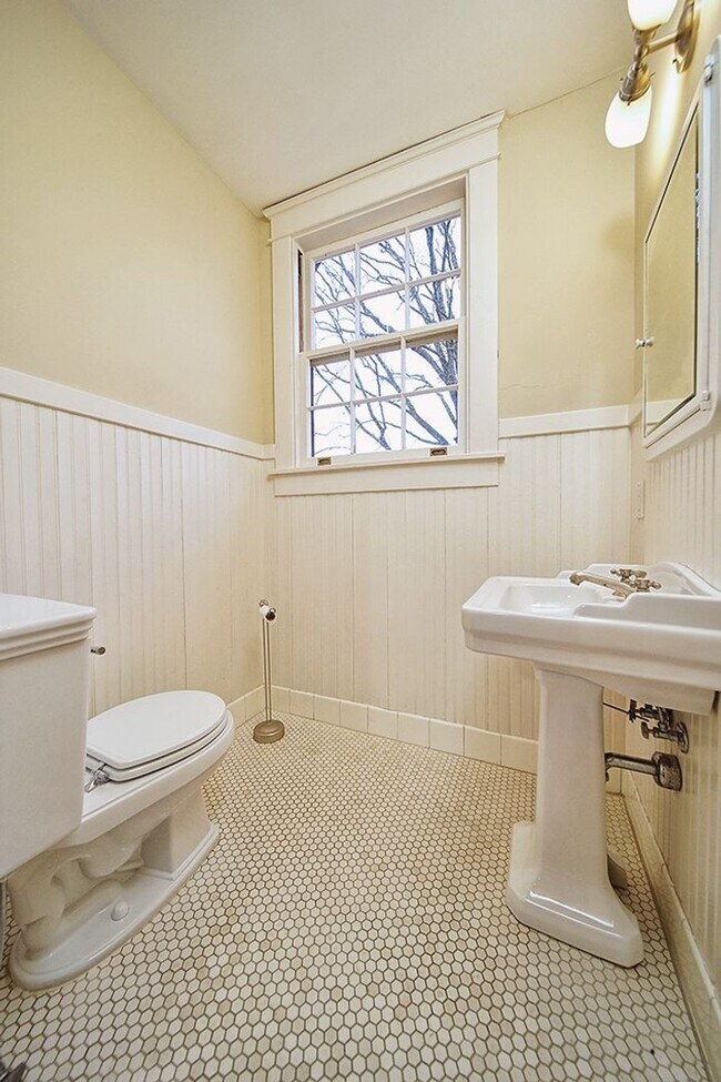 Building Photo - Stunning Tudor-style 4BR/3.5BA home in a prime, unbeatable location!
