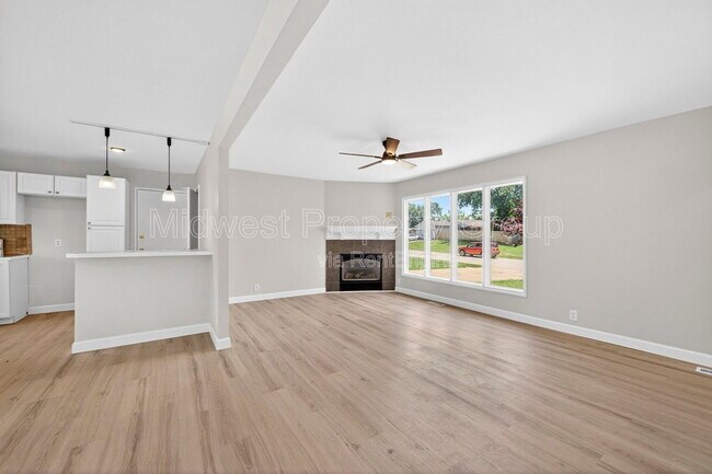 Building Photo - 2765 Chelsea Dr