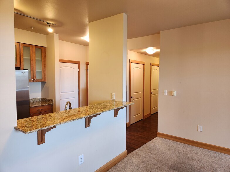 Building Photo - 263 W Bakerview Rd