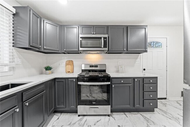 Building Photo - 801 N Evelyn Pl NW