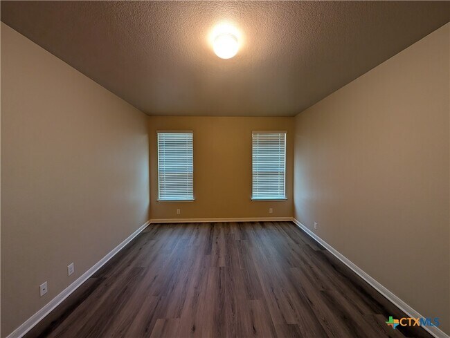 Building Photo - 1330 Ace Ranch St
