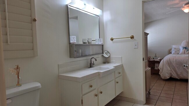 Building Photo - 1303 N Rose Ave