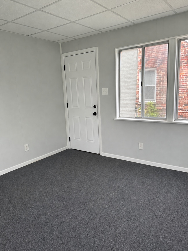 Building Photo - Fully Updated 3 Bedroom - 1 bathroom home