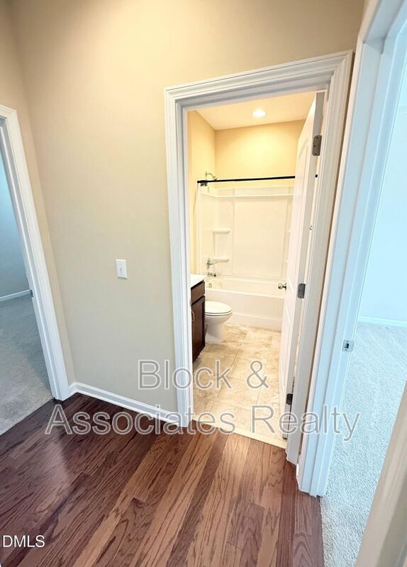 Building Photo - 2433 Cedar Rock Dr