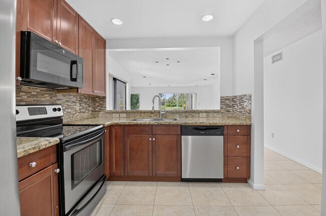 Building Photo - 9264 Vista Del Lago