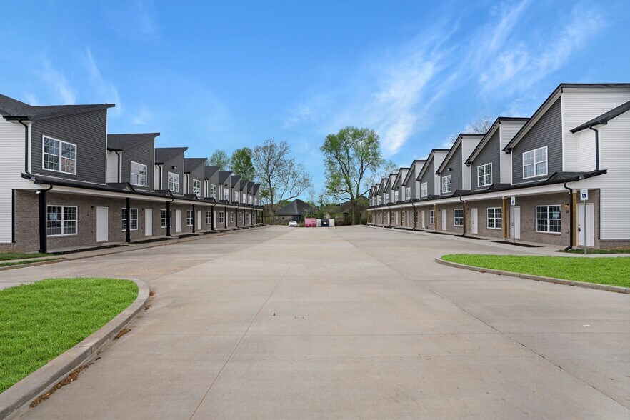 Building Photo - Excell Pointe 3 Bedroom Townhomes