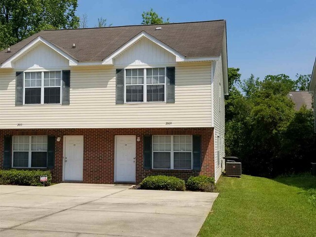 Building Photo - 2009 Fannie Dr