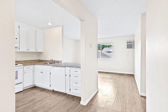 Building Photo - 1356 Monte Vista Ave