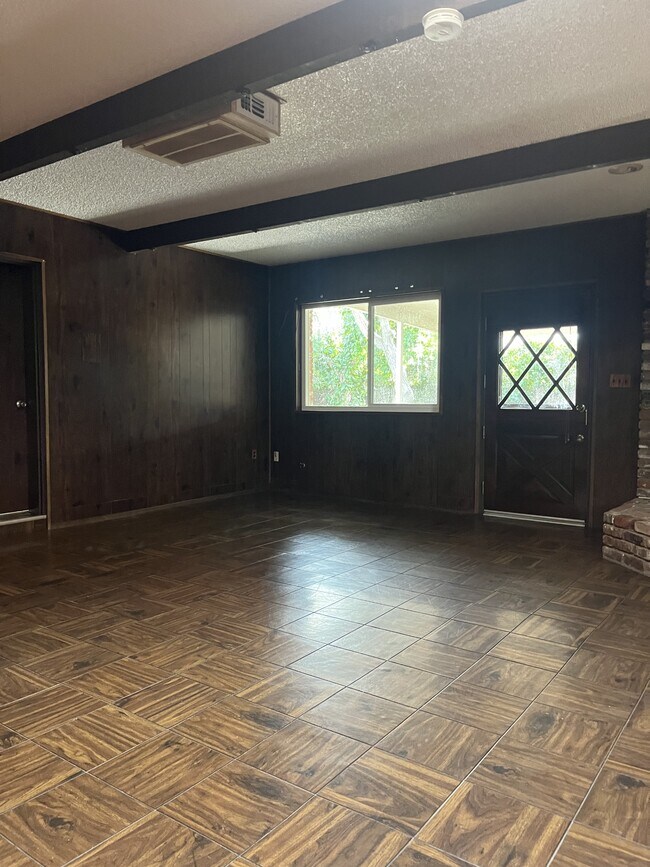 Building Photo - 608 Bird St