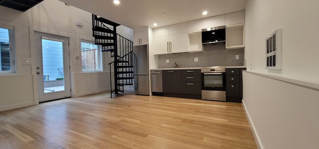 Building Photo - Recently Constructed, Fully Detached, Garden Unit, Utilities Included**