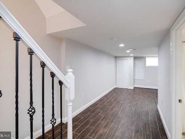 Building Photo - 442 N Linwood Ave