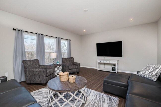 Building Photo - Brand new and fully furnished corporate executive home